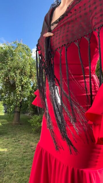 Y más vestidos para nuestras flamencas ! 
Und noch mehr Kleider für unsere Flamencas!