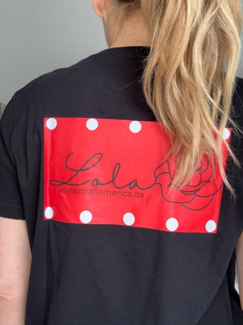 Camiseta Lola para tus clases de flamenco , 💃 o para lo que tú quieras .. tallas S,M,L 100% algodón 12 € 

Lola T-Shirt für deinen Flamenco-Unterricht 💃 oder für alles, was du sonst noch möchtest... Größen S, M, L, 100 % Baumwolle, 12 €

# llenemoselmundodeflamencas 💃❤️